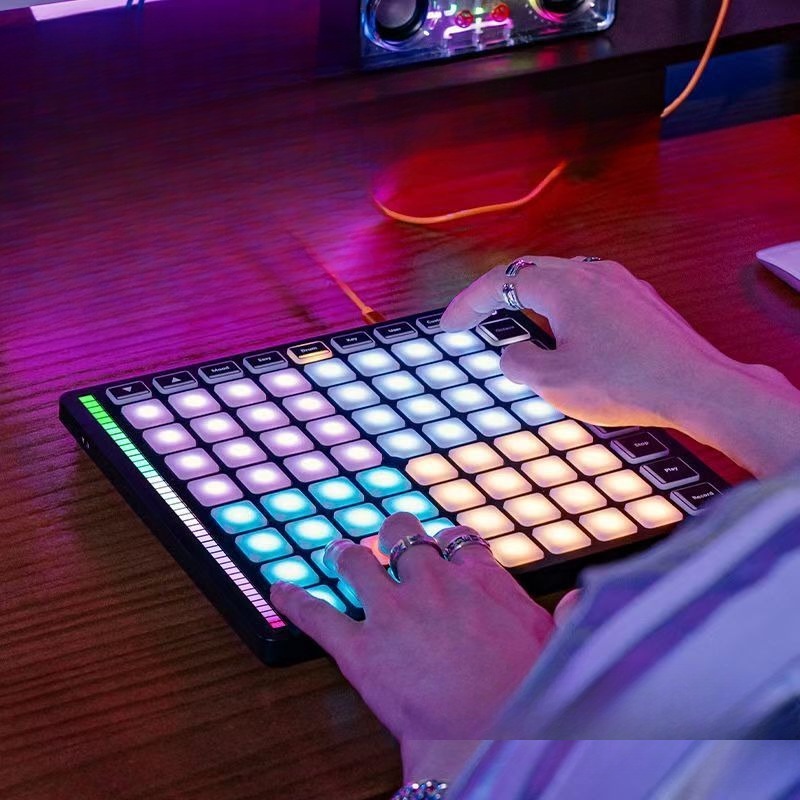 Controller MIDI a 64 tasti con - Midi Controller Pad recensione e prezzo